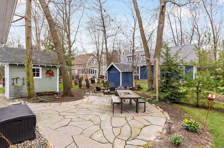 Wooded stone patio at Modern Cozy Home