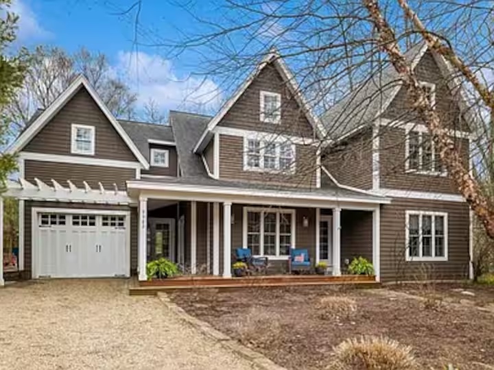 Dark brown exterior of Spacious Modern Hideaway
